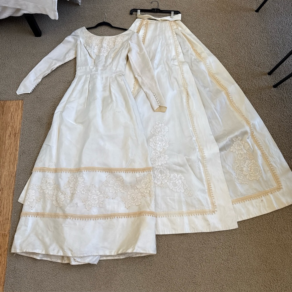 Vintage 1930s long ivory wedding dress with long train small